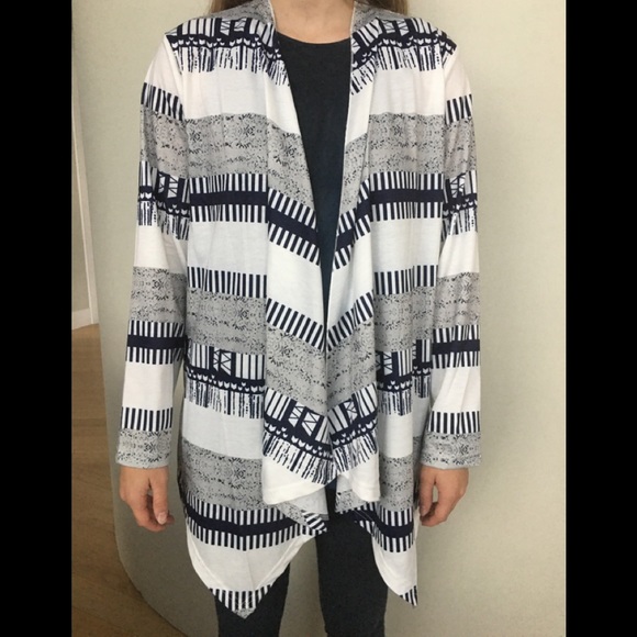 Cardigan/ Beach Cover up - Picture 5 of 6